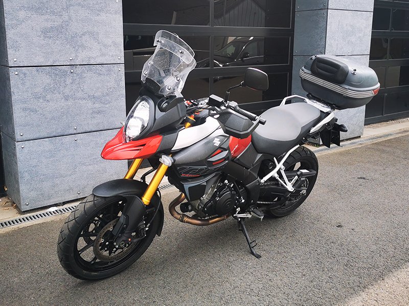 Motorka Suzuki V Storm k půjčení